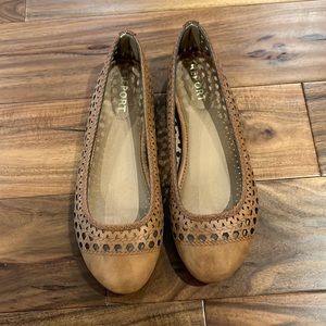 Report brand flat shoe